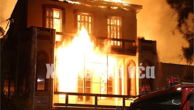 Απόλυτη καταστροφή για το Πολεμικό Μουσείο στα Χανιά από την πυρκαγιά – Προσήχθη αλλοδαπός (βίντεο)